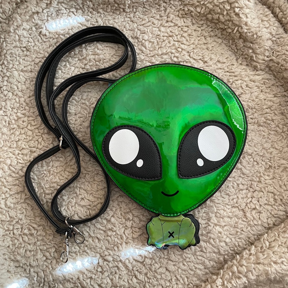 Alien crossbody